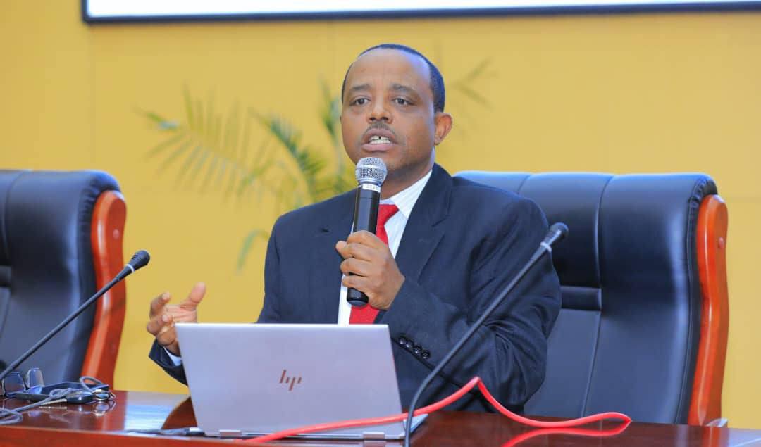 Read more about the article Ogeeyyiin Kominikeeshinii biyya tokkummaa sabdanessaan cimte ijaaruu keessatti gaheen qaban Olaanaadha – Biqilaa Hurrisaa (Dr.)
