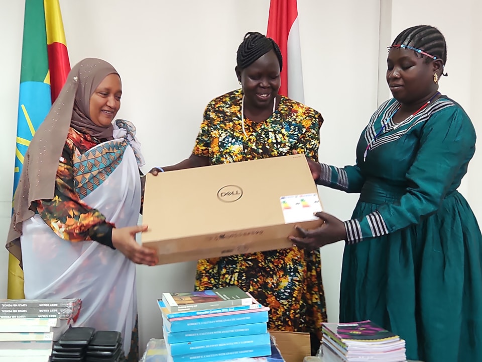 Read more about the article Manni Maree Bulchiinsa Magaalaa Finfinnee meeshaalee barnootaa adda addaa Naannoo Gaambeellaaf arjoome