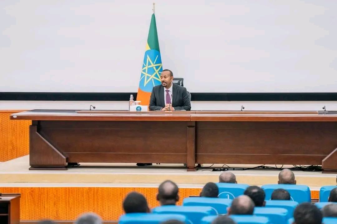 Read more about the article Minisirri Muummee Abiyyi Ahimad (Dr.) bakka bu’oota ogeessota fayyaa waliin maria’atan