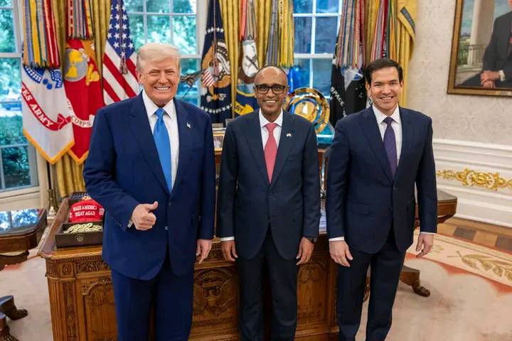 You are currently viewing Ambaasaaddar Binnaalf Andu’aalem Pirezidaant Doonaald Tiraamp waliin Waayit Haawusitti wal argan