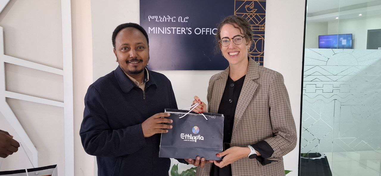 You are currently viewing Keessummootni Ameerikaafi Awustiraaliyaa irraa Fiigicha Guddichaaf dhufan Finfinnee daawwataa jiru