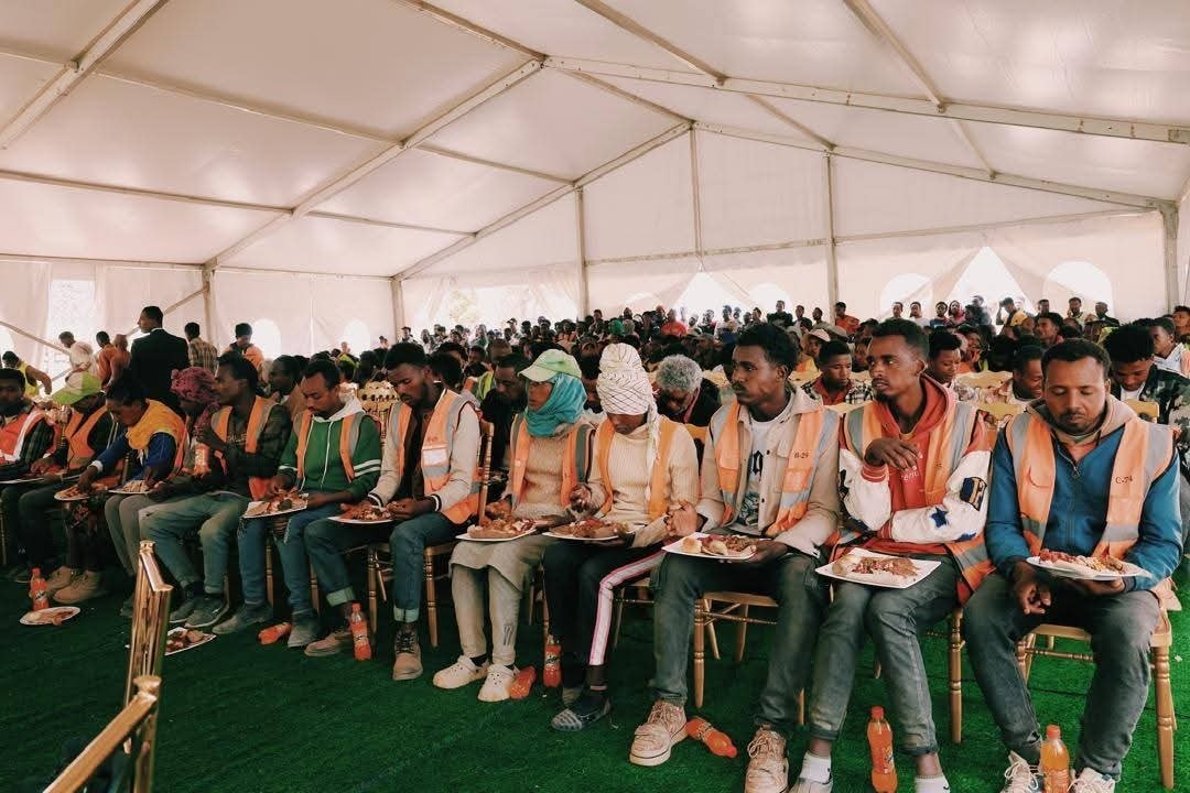 You are currently viewing Kantiibaa Adaanech Abeebeen hojjettoota qaxalee guyyaa ayyaanaa hojiin dabarsan waliin laaqana qooddatan