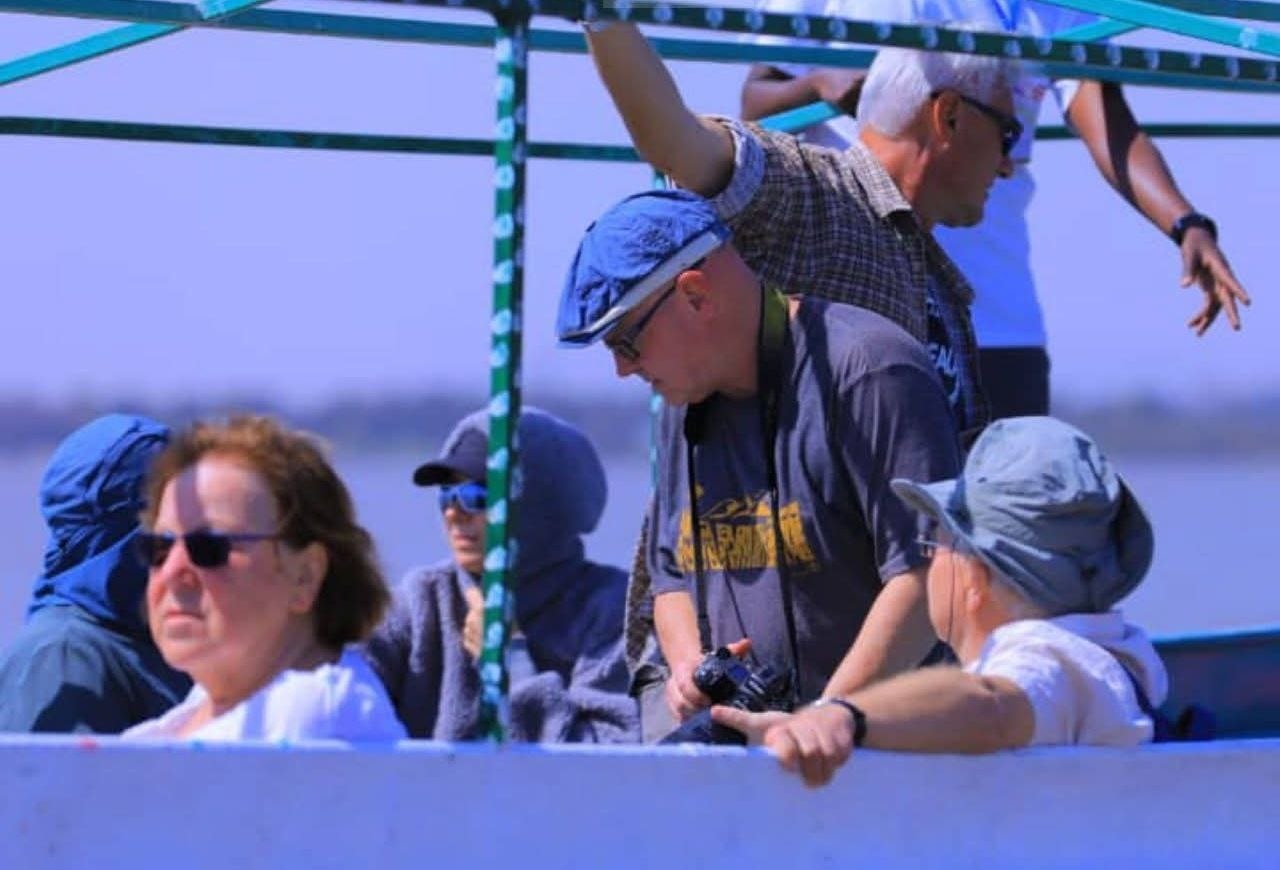 You are currently viewing Turistoonni Ayyaana Cuuphaa Baatuutti kabajamu irratti hirmaachuuf dhufan Odola Simbirroo Haroo Baatuurra jiru daawwatan