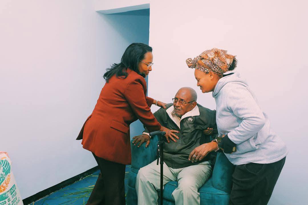 You are currently viewing Kantiibaa Adaanech Abeebeen jala bultii Ayyaana Qilleetti manneen 381 meeshaa manaa guutuu waliin dabarsan