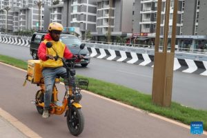 Read more about the article Finfinneen tajaajila doqdoqqeewwan anniisaa elektirikaan hojjetanii babal’isuun daballii gatii boba’aa irraa dandamachaa jirti- ‘Xinhua’