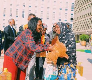 Read more about the article Duqa magaalada Addis Ababa, Aadanej Abebe, ayaa munaasabadda ciidda Kirismaska ee soo socota awgeed, in ka badan 300,000 oo qof oo danyar ah oo ku nool magaalada u sameysay barnaamij cunto-wadaag .