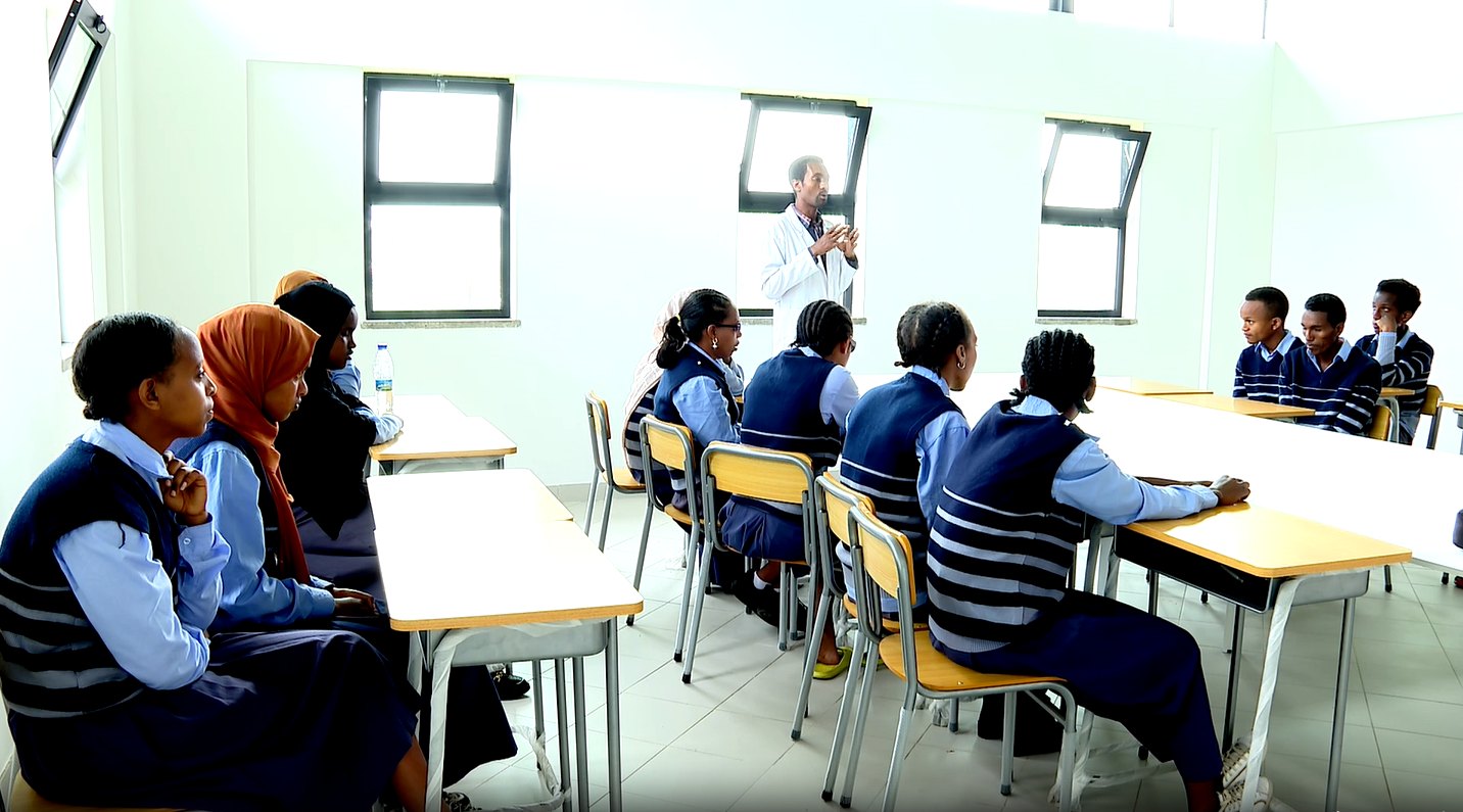 Read more about the article የአይነ ስውራን ሁለተኛ ደረጃ አዳሪ ትምህርት ቤት መከፈቱ የነገ ህልማቸውን እውን ለማድረግ እንደሚያግዛቸው ተማሪዎች ተናገሩ