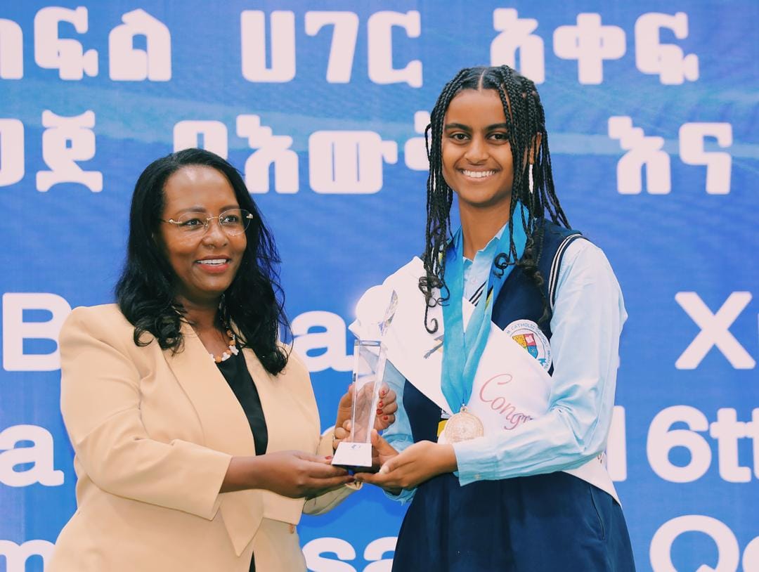 Read more about the article ከንቲባ አዳነች አቤቤ በ2016 የትምህርት ዘመን የ12ኛ ክፍል መልቀቂያ ፈተና ከፍተኛ ውጤት ላመጡ ተማሪዎች እውቅና እና ሽልማት ሰጡ