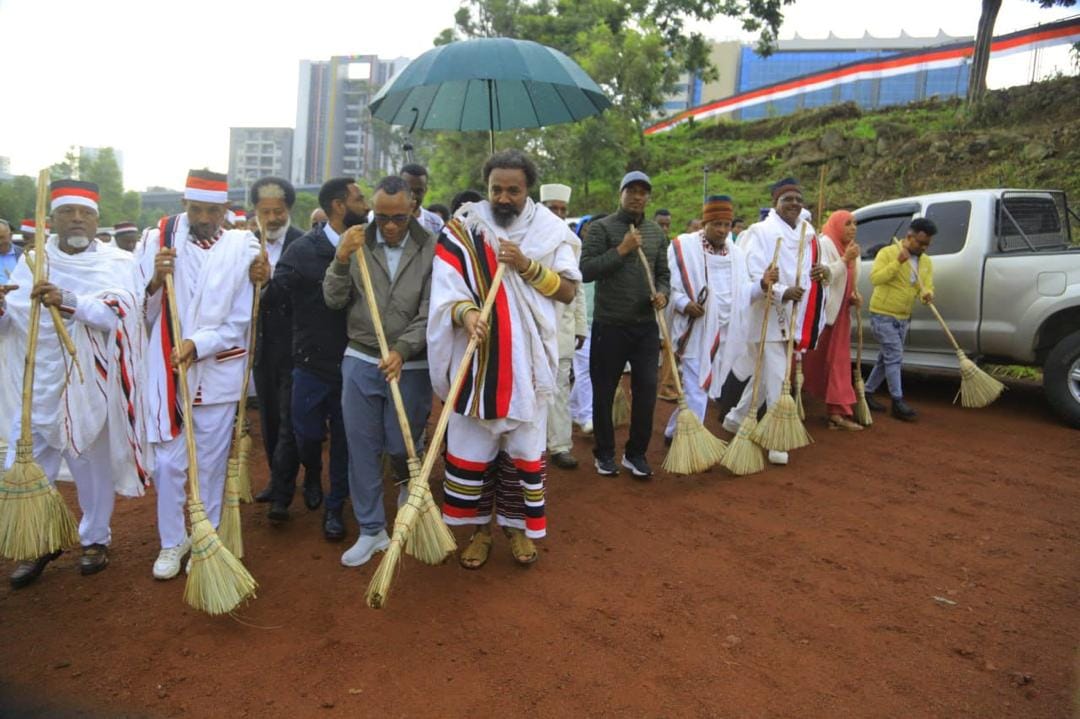 Read more about the article የሆራ ፊንፊኔ ኢሬቻ በዓል ማክበሪያ ስፍራ የጽዳት ዘመቻ ተከናወነ