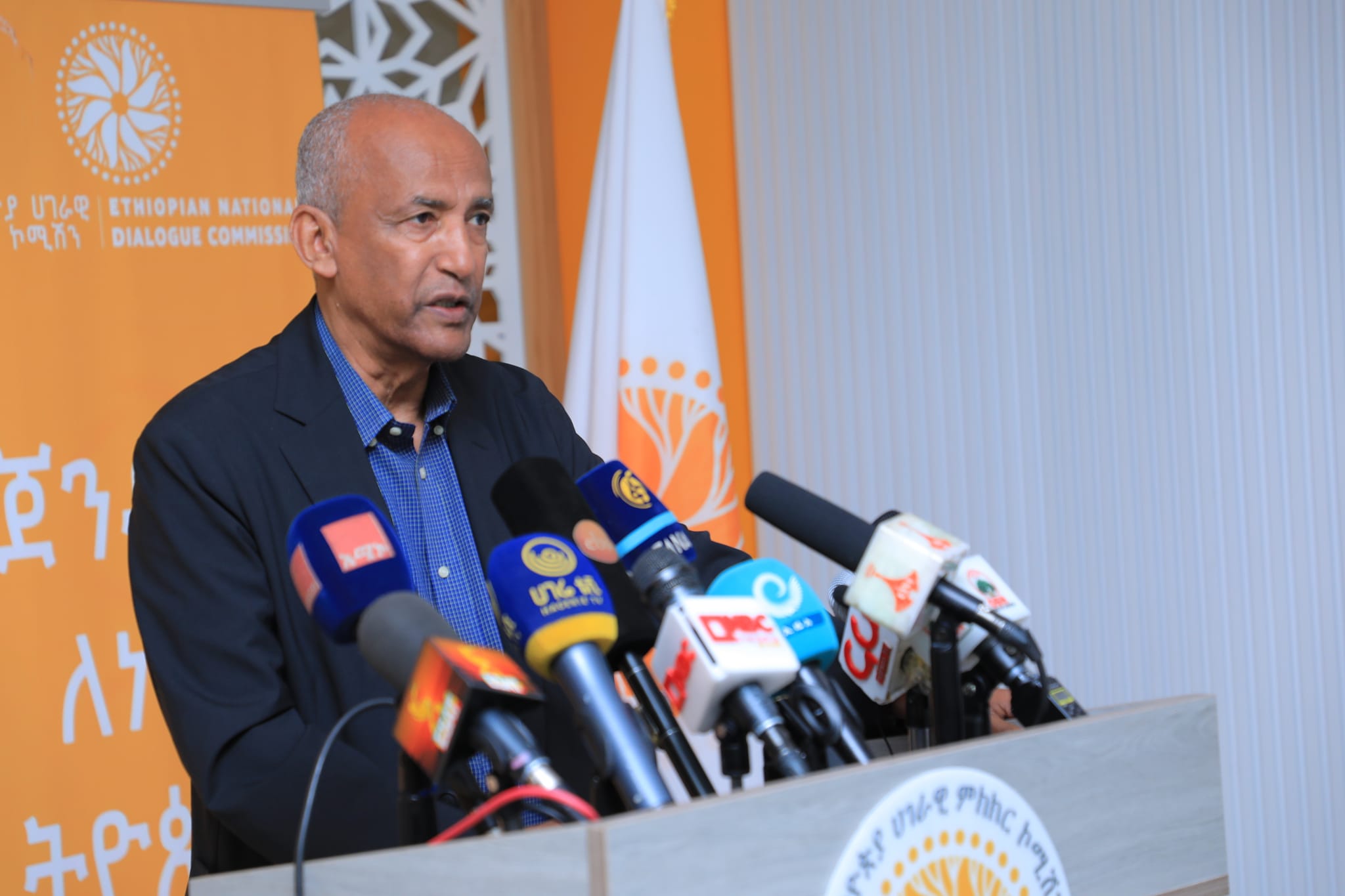 Read more about the article ኮሚሽኑ በሀገር ውስጥ ካሉ የዳያስፓራ አባላት የተሰበሰቡ አጀንዳዎችን ከአዲስ አበባ የዲያስፖራ ማህበር ተረከበ