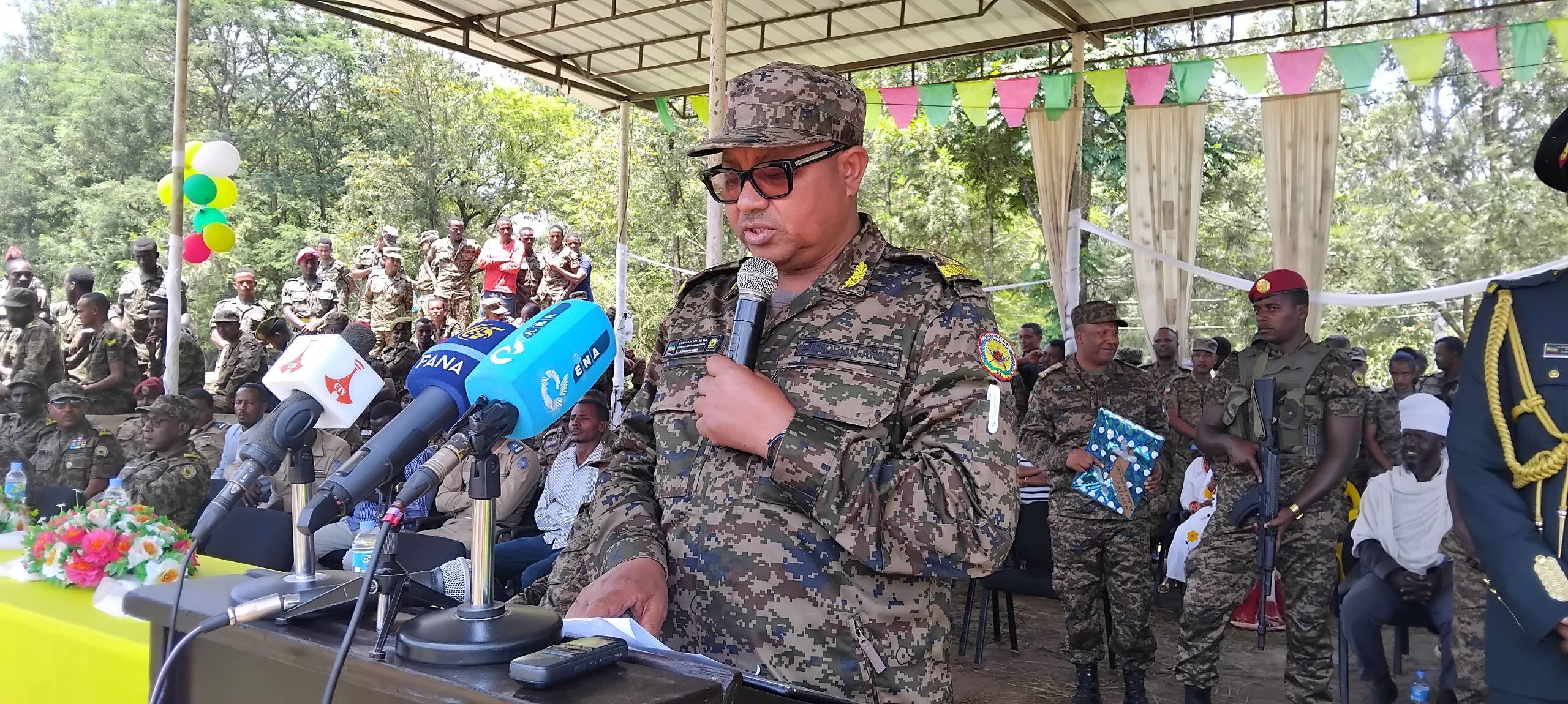Read more about the article ማሰልጠኛ ትምህርት ቤቱ በዘመናዊ ወታደራዊ እውቀት ለሀገራቸው አስተማማኝ መከታ የሆኑ ወታደሮችን እያፈራ ነው:- ብርጋዴር ጀኔራል ጡምሲዶ ፊታሞ