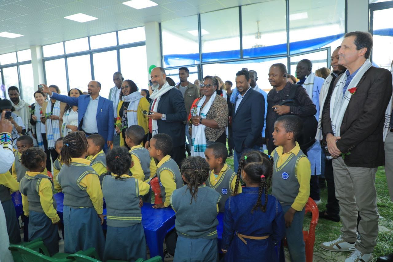 Read more about the article የ6ኛው የሚላን የምገባ ፎረም ተሳታፊዎች የደጃዝማች ወንድይራድ ቅድመ አንደኛ ደረጃ ትምህርት ቤት እና የተስፋ ብርሀን የምገባ ማዕከላትን ጎበኙ