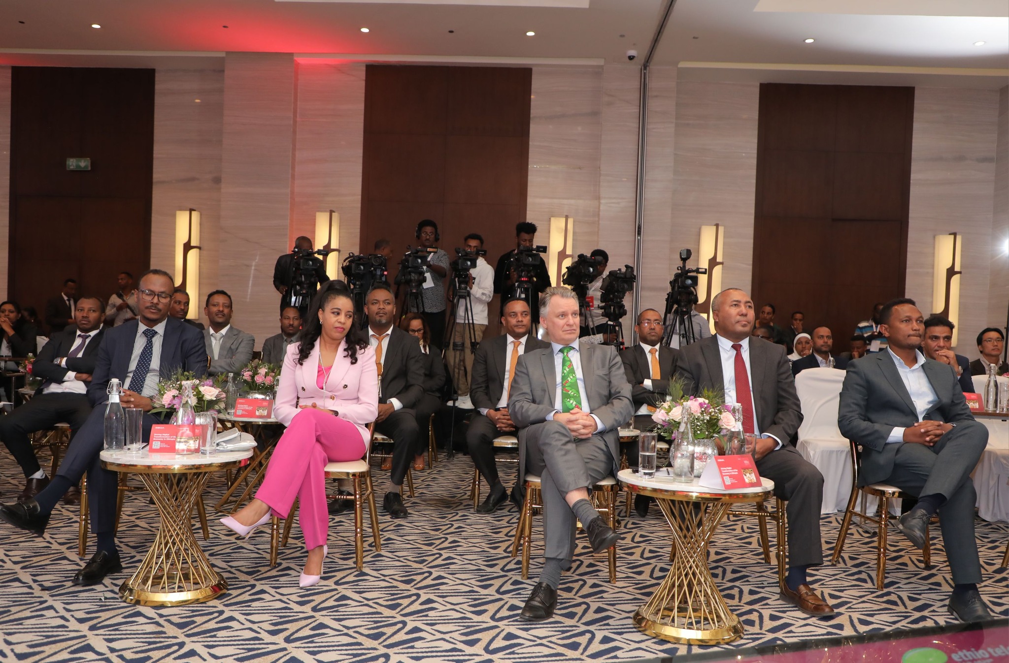 Read more about the article ኢትዮ ቴሌኮም እና ሳፋሪ ኮም ኢትዮጵያ የዲጂታል ኢትዮጵያ 2025 ስትራቴጂ ላይ እየመከሩ ነው