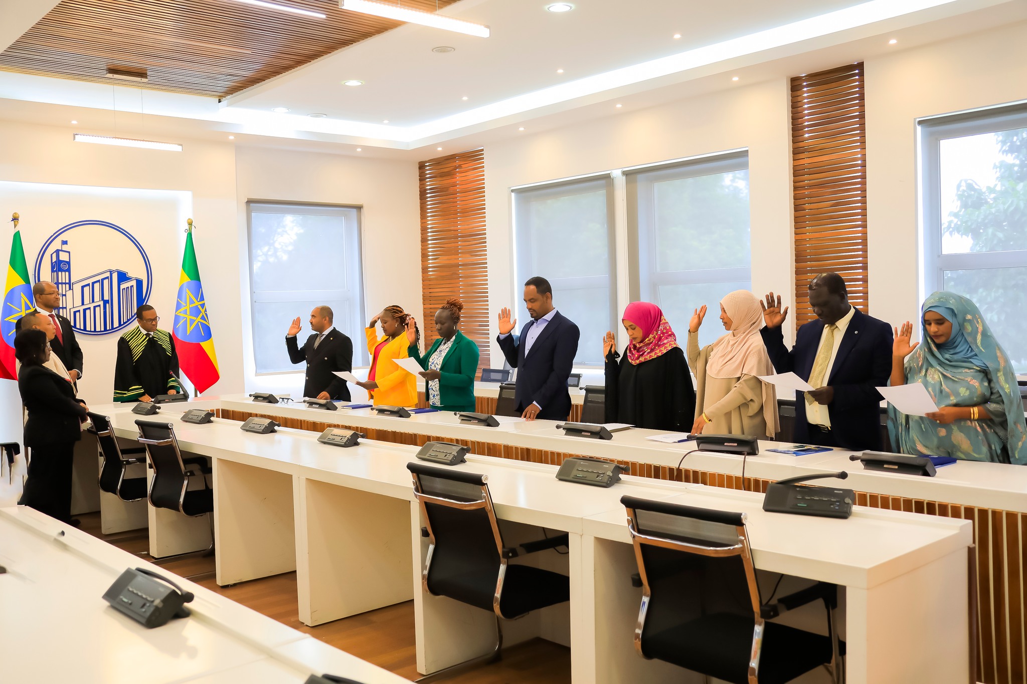Read more about the article አዲስ የተመረጡ የምክር ቤት አባላት ቃለ-መሀላ ፈጸሙ