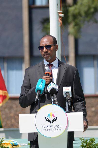 Read more about the article የኢትዮጵያ ሠንደቅ ዓላማ የፍትሕ፣ የአንድነት፣ የእኩልነትና የአርበኝነት መገለጫ ነው – አቶ አደም ፋራህ