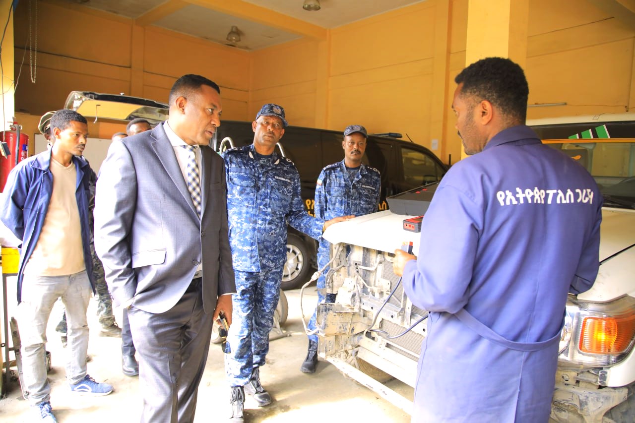 Read more about the article የፌደራል ፖሊስ ኮሚሽን ኮሚሽነር ጀነራል ደመላሽ ገብረሚካኤል የኢትዮጵያ ፌዴራል ፖሊስ የሎጂስቲክስ ዝግጁነትን ጎበኙ