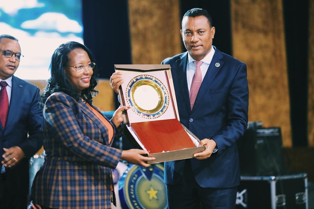 Read more about the article ለከተማዋ ሠላም ፖሊሳዊ ስነምግባር በመላበስ የተሻለ አፈጻጸም ላስመዘገቡ የከተማዋ ፖሊስ ሠራዊት አባላት ዕውቅና ሰጥተናል-ከንቲባ አዳነች አቤቤ