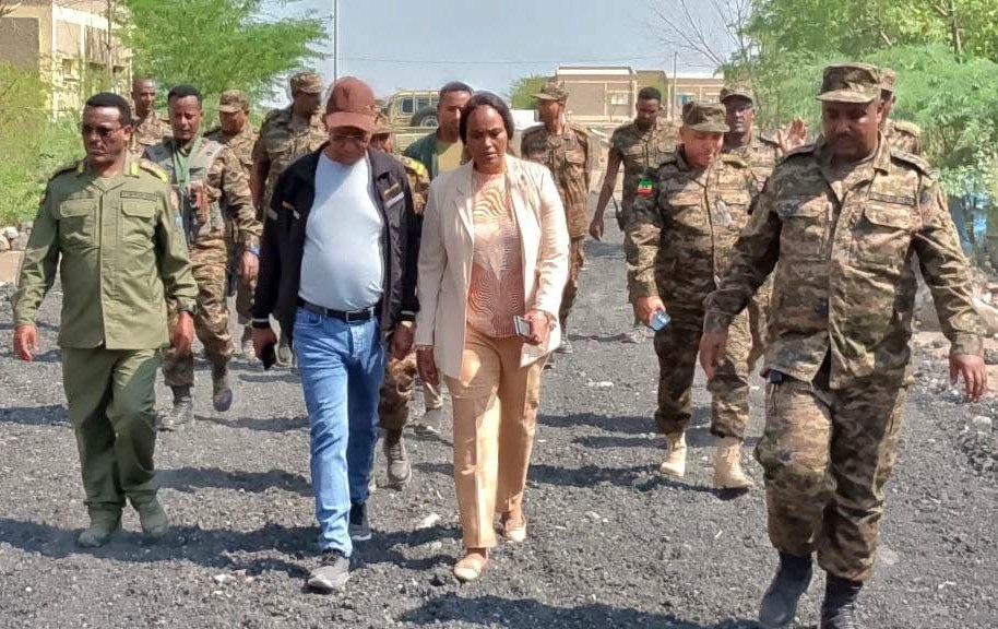 Read more about the article የመከላከያ ሚኒስትር ዴኤታዋ የሰሜን ምስራቅ ዕዝ ጠቅላይ መምሪያን ጎበኙ