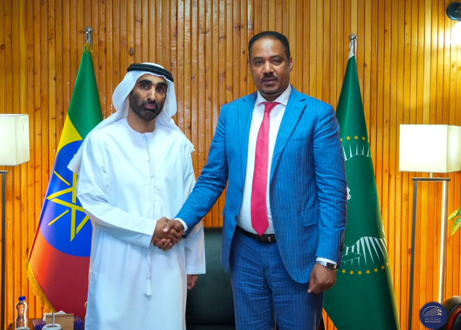 Read more about the article አምባሳደር ምስጋኑ አርጋ በኢትዮጵያ የተባበሩት አረብ ኤምሬቶች አምባሳደር ጋር ተወያዩ
