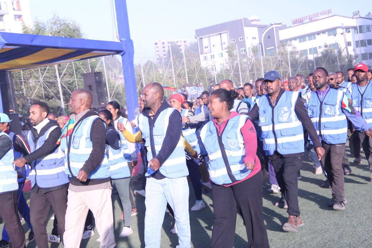 Read more about the article ለነባር የሰላም ሰራዊት ብሎክ አመራሮች ሲሰጥ የነበረው የንድፈ ሀሳብና የተግባር ወታደራዊ ስልጠና ተጠናቀቀ