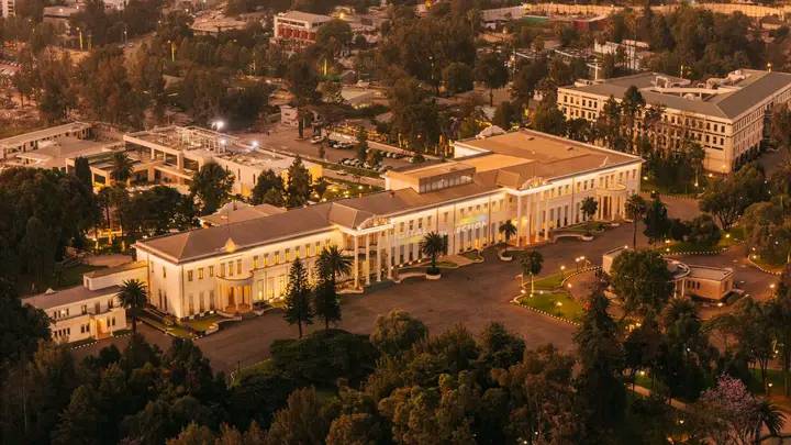 Read more about the article የታላቁ ቤተመንግሥት እድሳት የታሪክ እና የባሕል ቅርሳችንን ጠብቆ ለማቆየት የምናደርገው ጥረት ከፍ ያለ ርምጃ ነው:- ጠቅላይ ሚኒስትር ዐቢይ አሕመድ ( ዶ/ር )