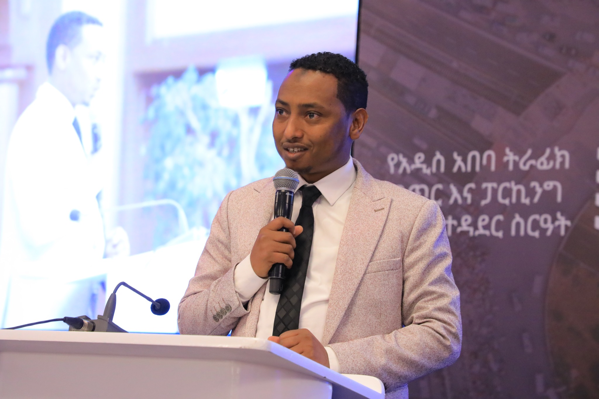 Read more about the article የአዲስ አበባ ትራፊክ ደንብ ቁጥጥር እና ፓርኪንግ አስተዳደር ሥርዓት ከማንዋል ወደ ዲጂታል መሸጋገሩ ተገለፀ