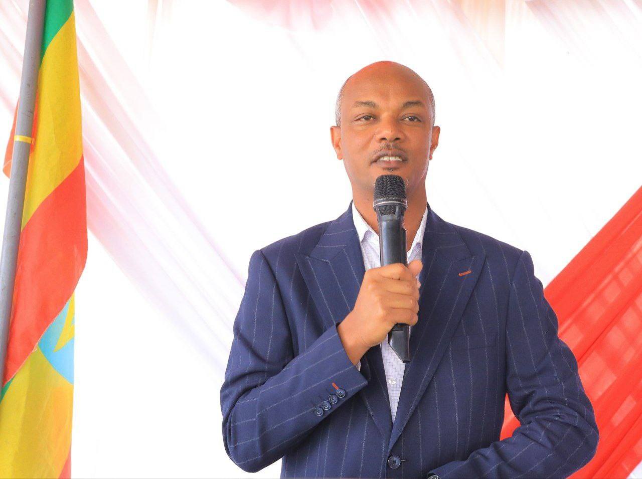 Read more about the article የኢየሱስ ክርስቶስ የልደት በዓል ካለን አካፍለን ኢትዮጵያዊ የመደጋገፍ እሴቶችን የምናዳብርበት ነው፡-አቶ ጥራቱ በየነ