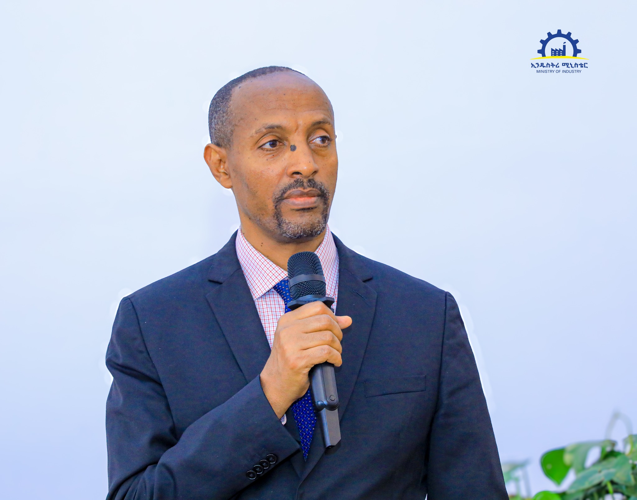 Read more about the article በተለያየ ምክንያት ስራ አቁመው የነበሩ ከ625 በላይ አምራች ኢንዱስትሪዎች ወደ ስራ ተመልሰዋል፡ አቶ መላኩ አለበል