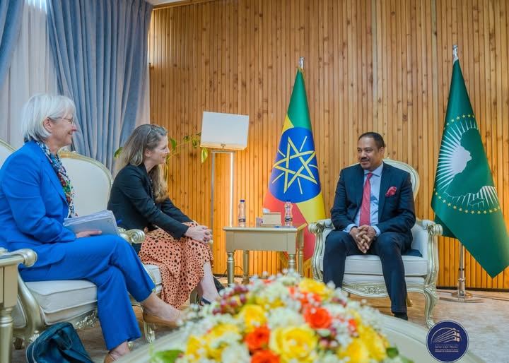Read more about the article አምባሳደር ምስጋኑ አርጋ ከኔዘርላንድ የአፍሪካ ቀንድ ልዩ መልዕክተኛ ጋር ተወያዩ