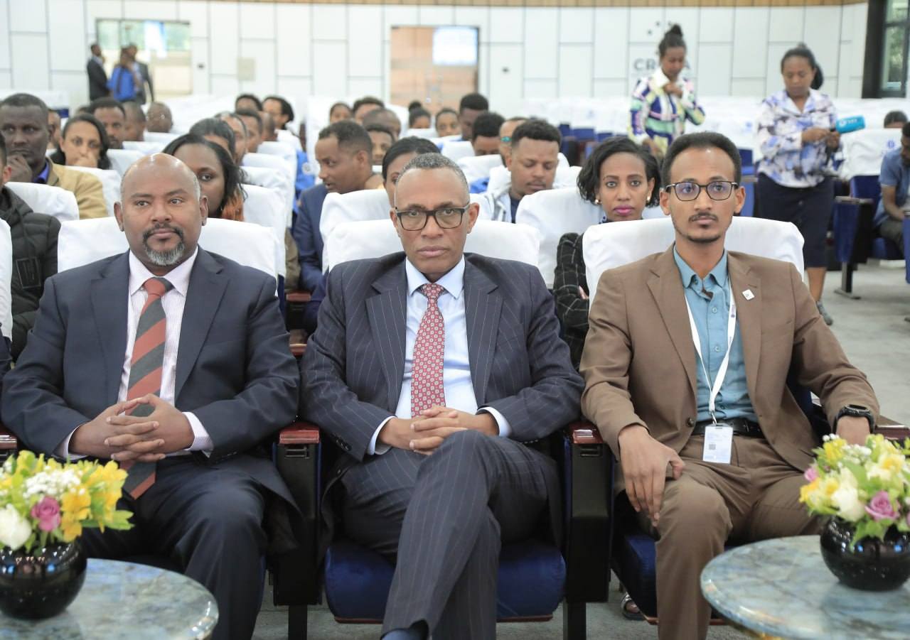 Read more about the article የሲቪል ምዝገባ እና የነዋሪነት አገልግሎት ኤጀንሲ 180 የአምስት ሚልዮን ኮደርስ ስልጠና የወሰዱ ሙያተኞቹን አስመረቀ