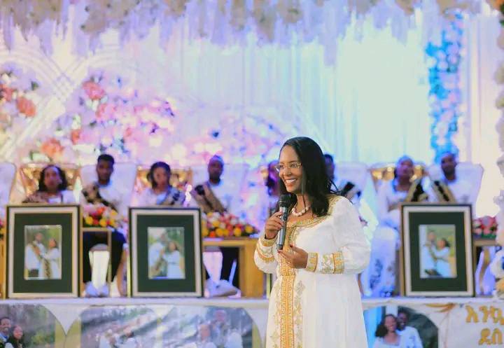 Read more about the article ከንቲባ አዳነች አቤቤ የከተማ አስተዳደሩ በማሳደጊያ ማዕከል ካሳደጋቸው ልጆች መካከል ሰባቱን ለወግ ለማዕረግ በመብቃታቸው የእንኳን ደስ አላችሁ መልእክት አስተላለፉ