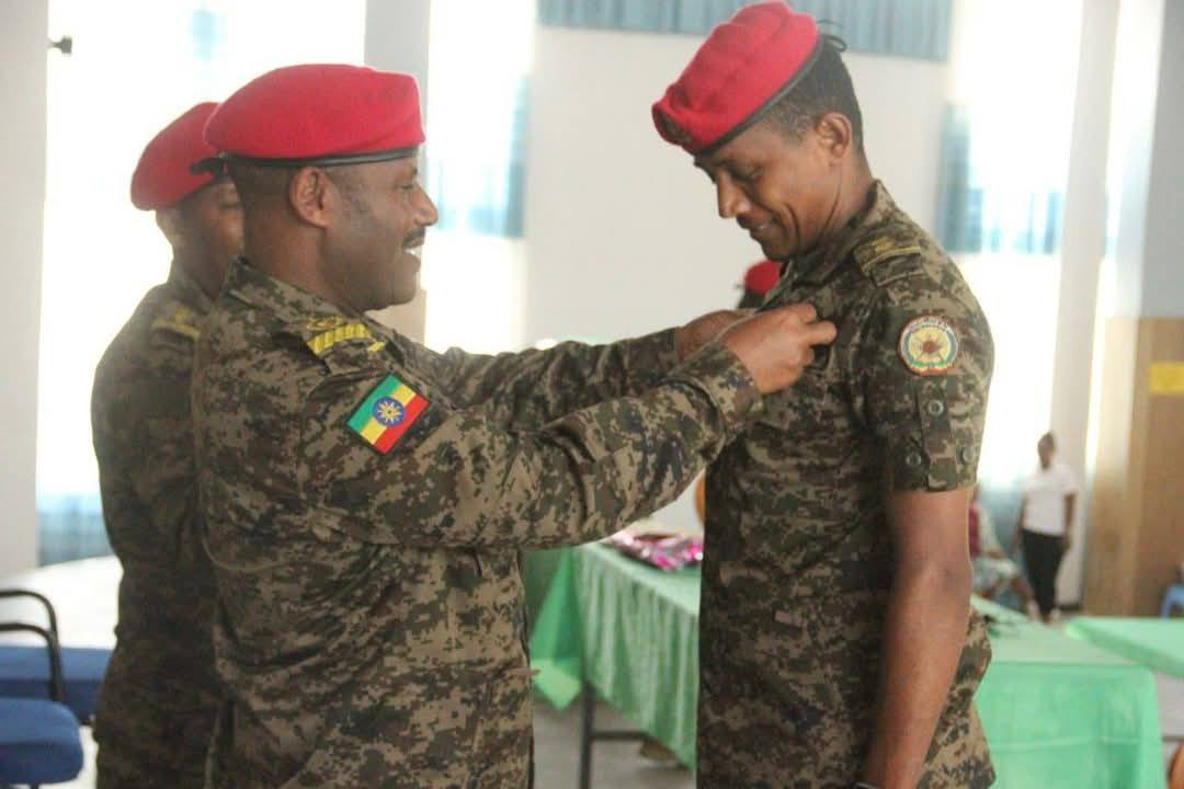Read more about the article የአየር ወለድ ትምህርት ቤት የልዩ ሀይል ፀረ-ሽብር አባላትን በአየር ወለድነት አሰልጥኖ አስመረቀ