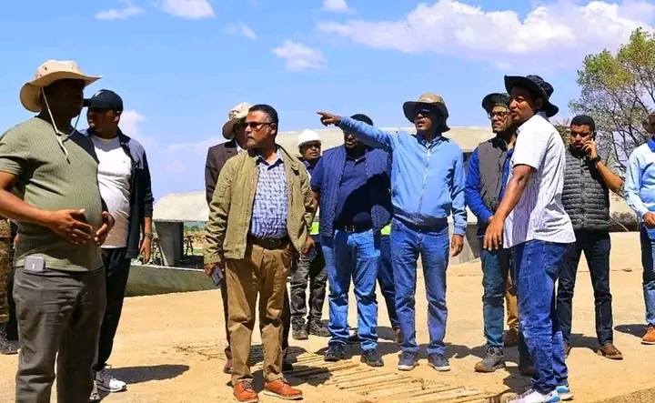 Read more about the article ከፍተኛ የሥራ ኃላፊዎች በባሕርዳር ከተማ የልማት ሥራዎችን ጎበኙ