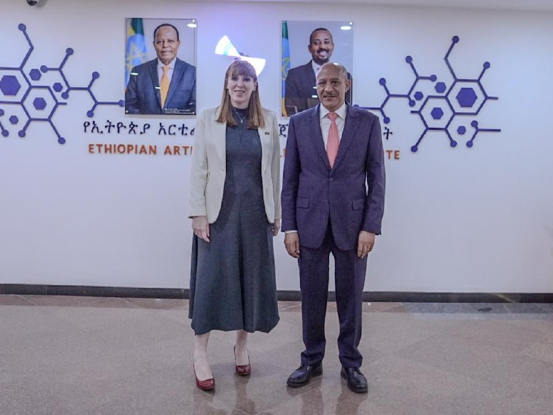 Read more about the article ምክትል ጠቅላይ ሚኒስትር ተመስገን ጥሩነህ ከዩናይትድ ኪንግደም ምክትል ጠቅላይ ሚኒስትር አንጄላ ሬይነር ጋር የኢትዮጵያ አርቲፊሻል ኢንተለጀንስ ኢንስቲትዩትን ጎበኙ