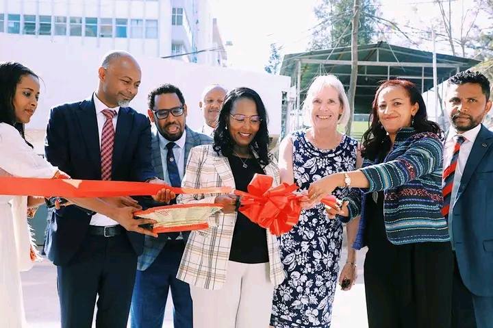 Read more about the article ከንቲባ አዳነች አቤቤ በኢትዮጵያ የመጀመሪያው የሆነውን የህጻናት የአንጎል እና ህብረሰረሰር ቀዶ ህክምና ማዕከል መርቀው ስራ አስጀመሩ