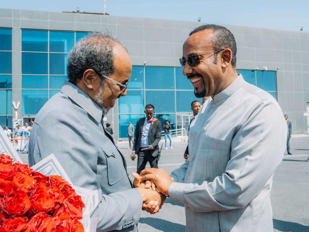 Read more about the article ጠቅላይ ሚኒስትር ዐቢይ አሕመድ (ዶ/ር) ለይፋዊ የሥራ ጉብኝት ሶማሊያ ሞቃዲሾ ገቡ