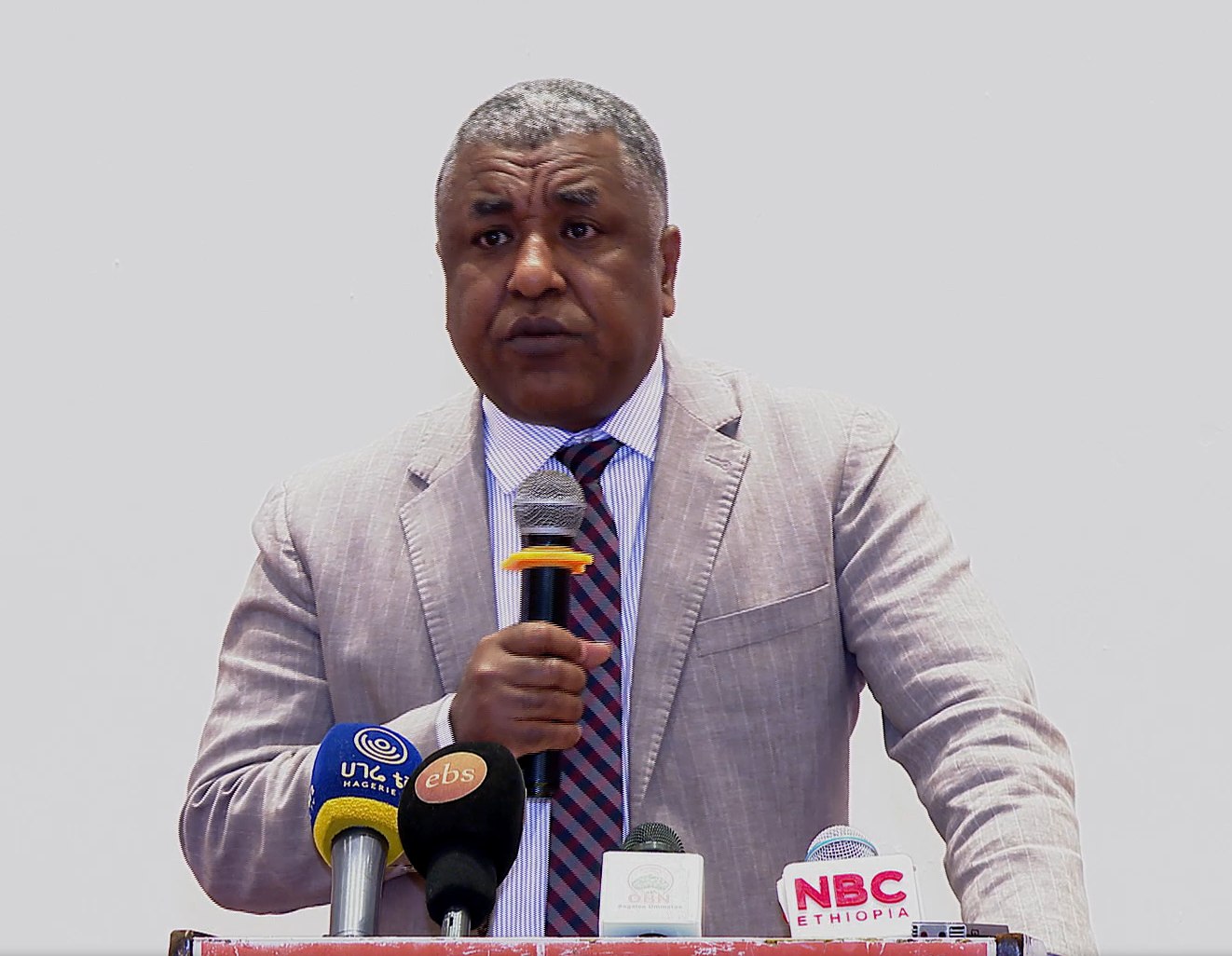 Read more about the article የአፈር ማዳበሪያ ወደ ሀገር ውስጥ የማጓጓዝ ስራው በተጠናከረ መልኩ እየተካሄደ ነው – ዶክተር ግርማ አመንቴ