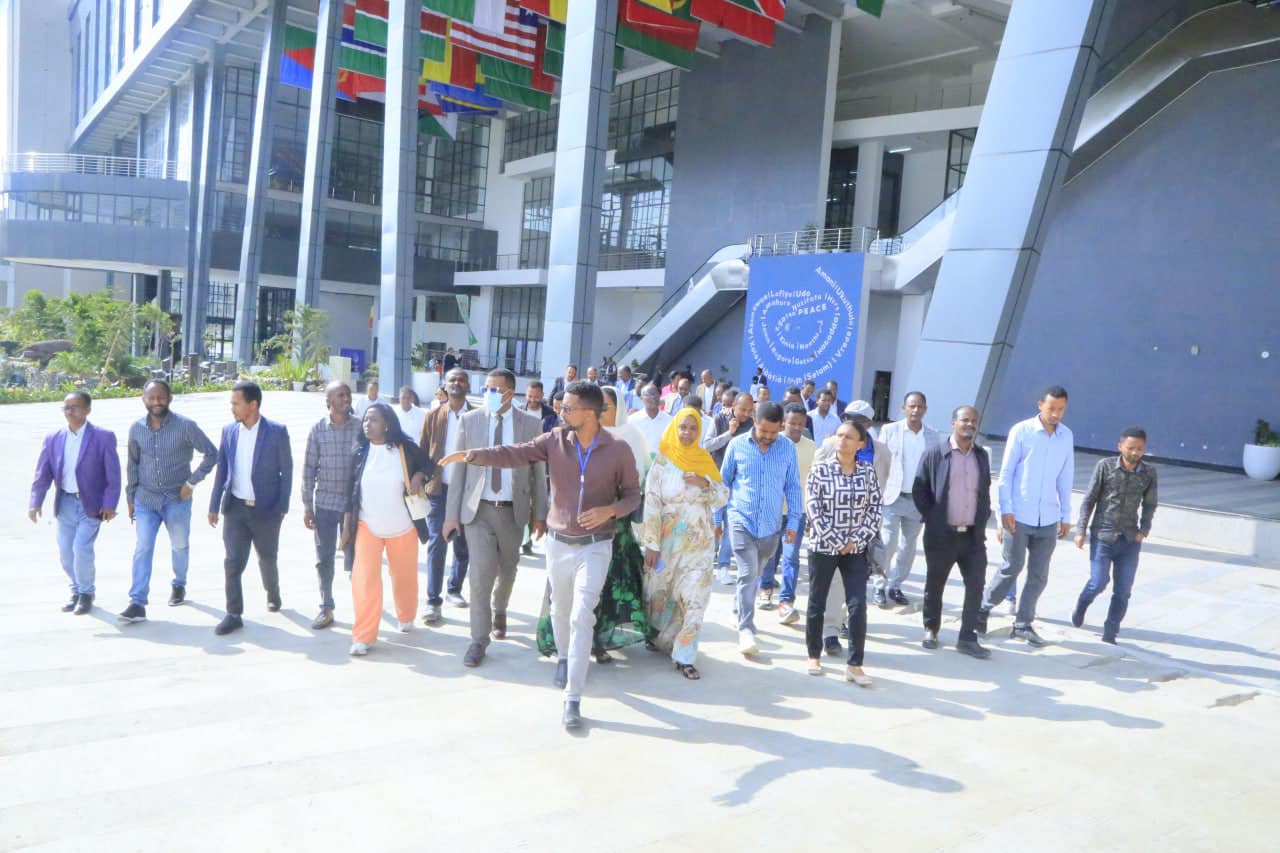 Read more about the article ከተለያዩ ጤና ተቋማት የተውጣጡ የጤና አመራሮች እና ባለሞያዎች አዲስ ኢንተርናሽናል ኮንቬሽን ማዕከልን ጎበኙ