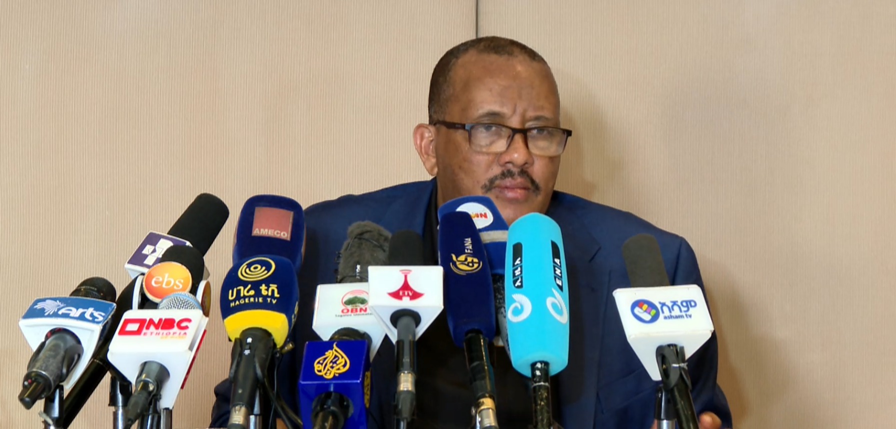 Read more about the article የቀድሞ ታጣቂዎችን መልሶ የማቋቋም ሂደት የተቋረጠው እኛው በፈጠርነው ትርምስ ምክንያት ነው- አቶ ጌታቸው ረዳ
