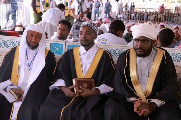 Read more about the article ታላቁ የጎዳና ላይ ኢፍጣር እና የቁርዓን ውድድር በመስቀል አደባባይ እየተካሄደ ይገኛል