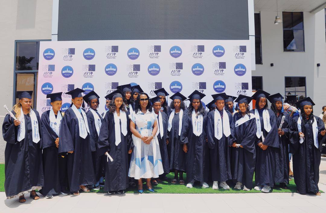 Read more about the article ለነገዋ የሴቶች ተሃድሶ እና የክህሎት ማበልጸጊያ ማዕከል በ2ኛው ዙር ያሰለጠናቸውን 380 ሰልጣኞች አስመረቀ