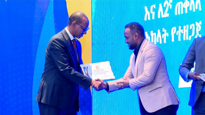 Read more about the article አዲስ ሚዲያ ኔትዎርክ ለብልፅግና ፓርቲ 2ኛ ጠቅላላ ጉባዔ መሳካት ላበረከተው አስተዋፅዖ ዕውቅና ተሰጠው