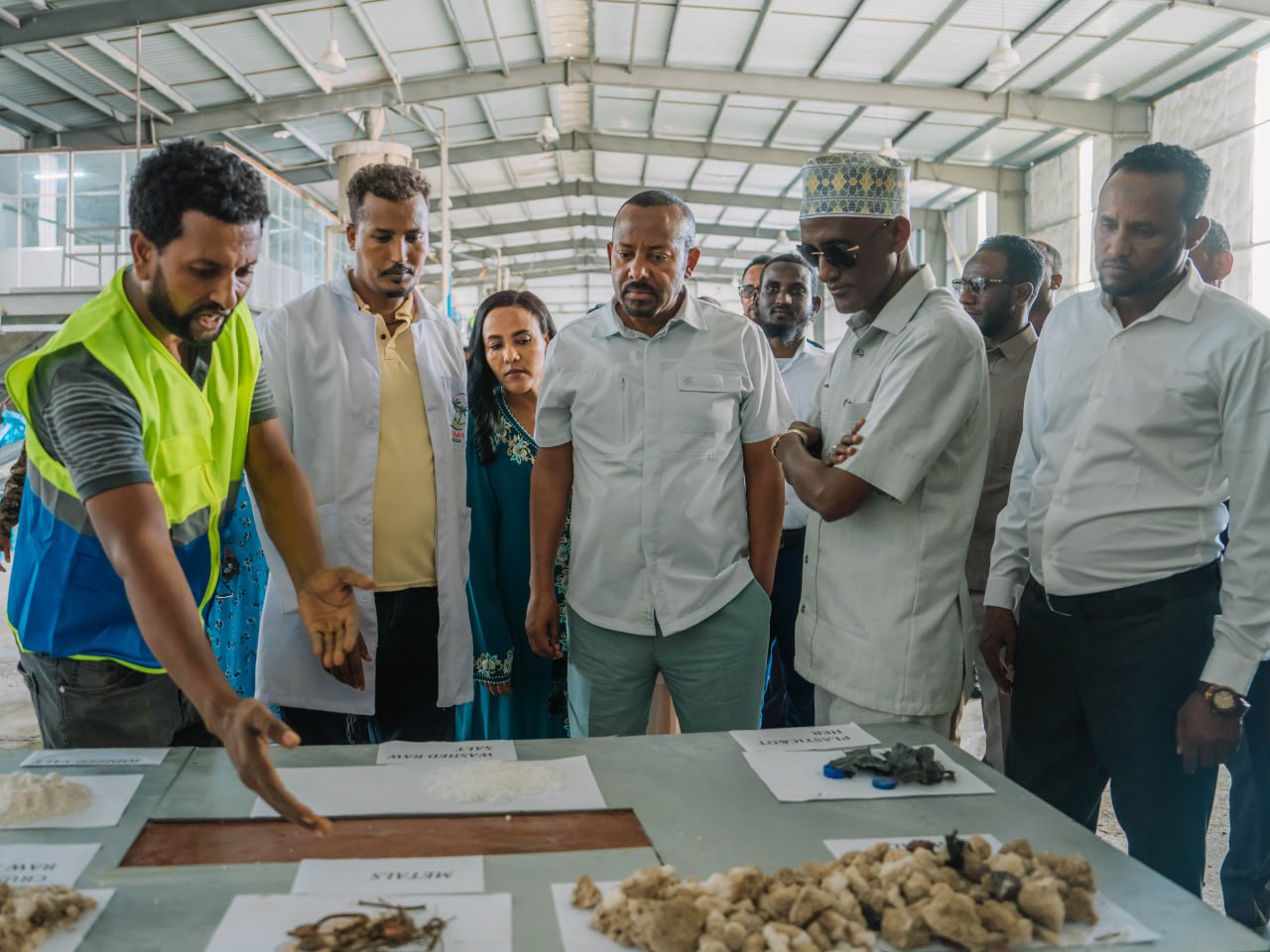 Read more about the article ጠቅላይ ሚኒስትር ዐቢይ አሕመድ እና ቀዳማዊት እመቤት ዝናሽ ታያቸው አፋር ክልል በመገኘት የክልሉን የግብርና እና የኢንደስትሪ አቅሞች የሚያሳዩ ቁልፍ የልማት ፕሮጀክቶችን ጎብኝተዋል።