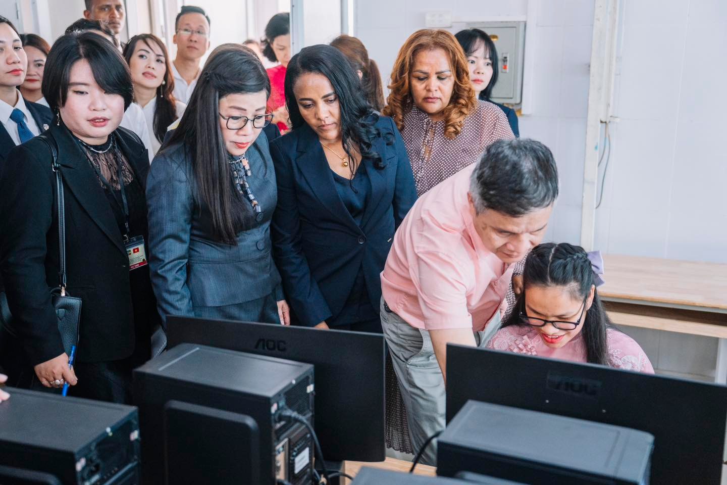 Read more about the article ቀዳማዊት እመቤት ዝናሽ ታያቸው በቬትናም ሃኖይ የሚገኘውን የአንደኛና ሁለተኛ ደረጃ የአይነስውራን ት/ቤት ጎበኙ