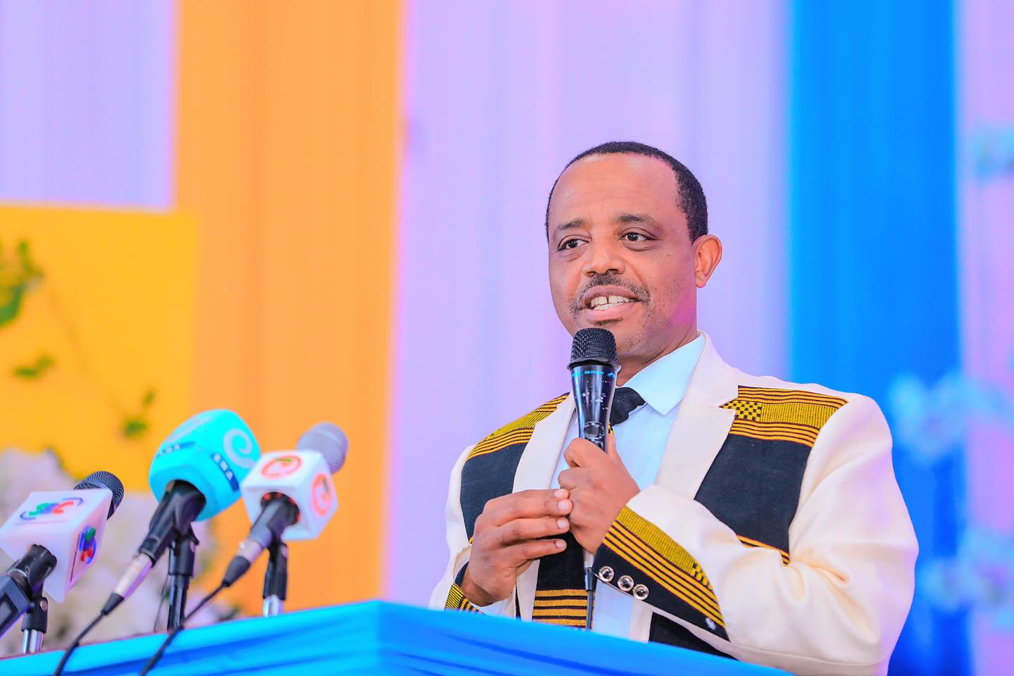 Read more about the article በሕዝቦች መካከል ታሪካዊና ትርክታዊ ትስስር በመጠናከሩ ኢትዮጵያ አንገቷን ቀና እያረገች ትገኛለች- ቢቂላ ሁሪሳ (ዶ/ር)