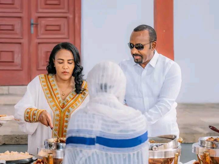 Read more about the article ጠቅላይ ሚኒስትር ዐቢይ አሕመድ (ዶ/ር) እና ቀዳማዊት እመቤት ዝናሽ ታያቸው ለአረጋዊያን፣ እና ለአቅመ ደካሞች የትንሳኤ በዓልን ምክንያት በማድረግ ማዕድ አጋርተዋል።