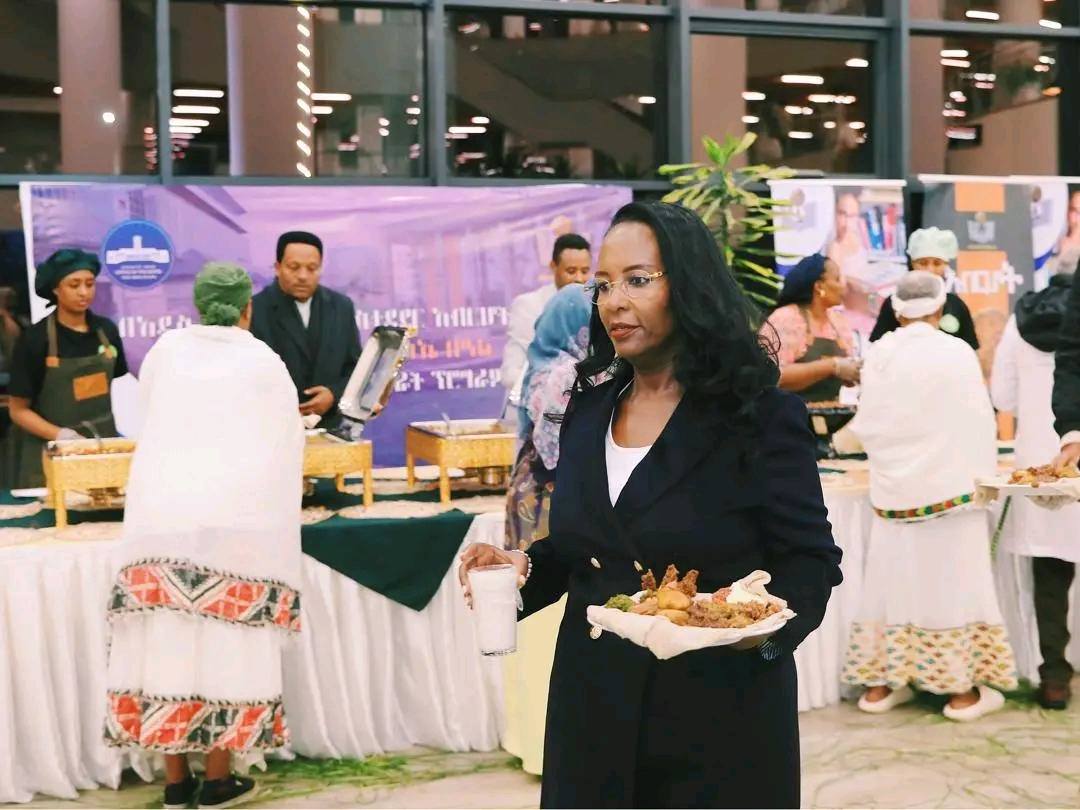 Read more about the article ከንቲባ አዳነች አቤቤ የትንሳኤ በአልን በማስመልከት በጾም በጸሎት ያሳለፉ አቅመ ደካሞችን ሌሊቱን በአብርሆት ቤተ መጻህፍት አስፈሰኩ