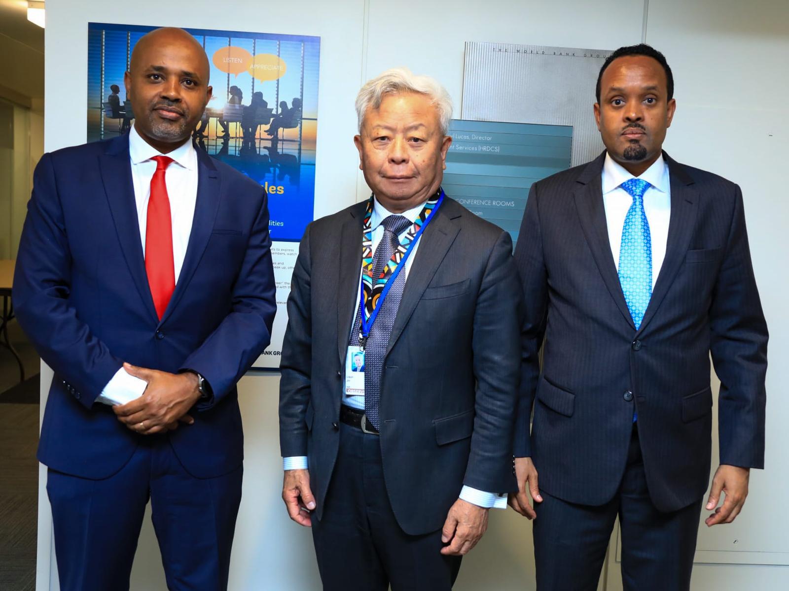 Read more about the article በአቶ አህመድ ሽዴ የተመራ ልዑክ ከእሲያ መሰረተ ልማትና ኢንቨስትመንት ባንክ ፕሬዚዳንት ጋር ተወያየ