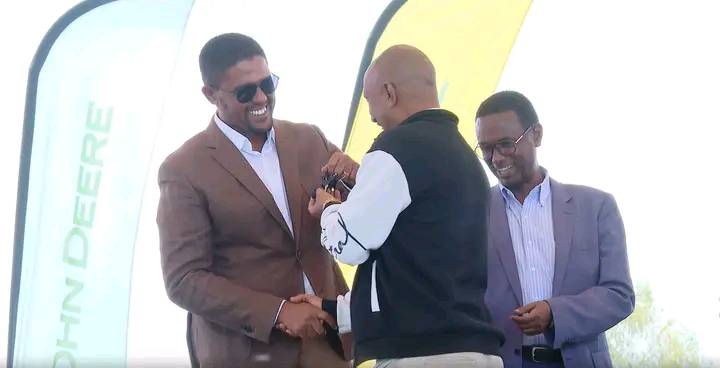 Read more about the article በኦሮሚያ ክልል የአርሶ አደሩን ተጠቃሚነት ለማሳደግ የተደረጉ ማሻሻያዎች ውጤት እያመጡ ነው – አቶ ሽመልስ አብዲሳ