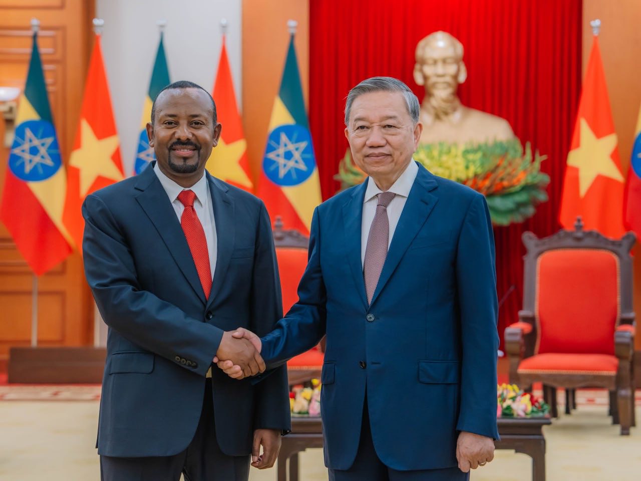 Read more about the article ጠቅላይ ሚኒስትር ዐቢይ አሕመድ (ዶ/ር) ከቬይትናም ኮሚኒስት ፓርቲ ዋና ፀሃፊ ጋር ተወያዩ